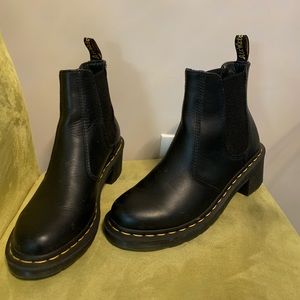 barely worn dr.martens!!